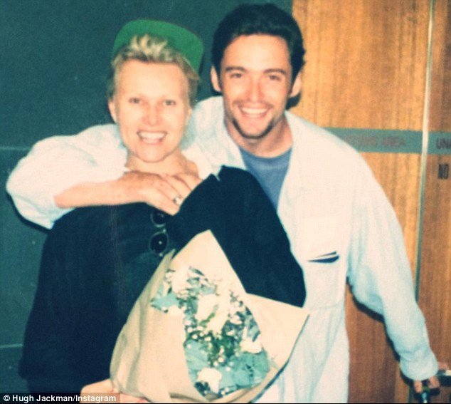 Χιου Τζάκμαν: Ετσι «την έπεσα» στην κατά 13 χρόνια μεγαλύτερη γυναίκα μου [εικόνες] | iefimerida.gr 1