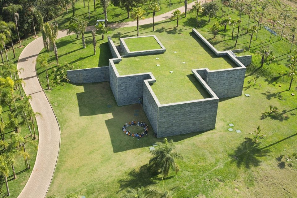 Forbes: Γιατί η αφρόκρεμα των καλλιτεχνών και οι πάμπλουτοι ψηφίζουν Υδρα για τις... μυστικές αποδράσεις τους [εικόνες] | iefimerida.gr 1