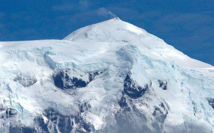 Σπάνιες εικόνες από έκρηξη ηφαιστείου στην Ανταρκτική -Εκεί που η λάβα και το χιόνι γίνονται ένα [εικόνες & βίντεο]  | iefimerida.gr 4