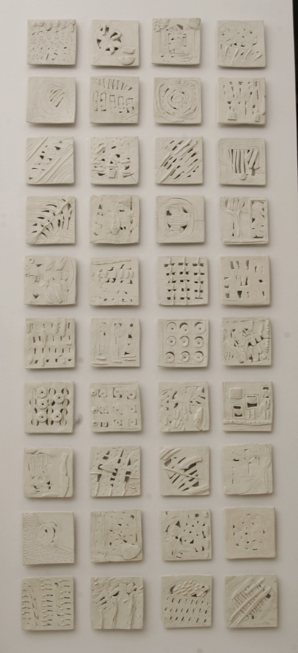 Μεγάλα γλυπτά από πηλό της Μαρίας Βλαντή, σαν παλιά αρχιτεκτονικά μέλη- Στην γκαλερί Μέδουσα [εικόνες] | iefimerida.gr 2