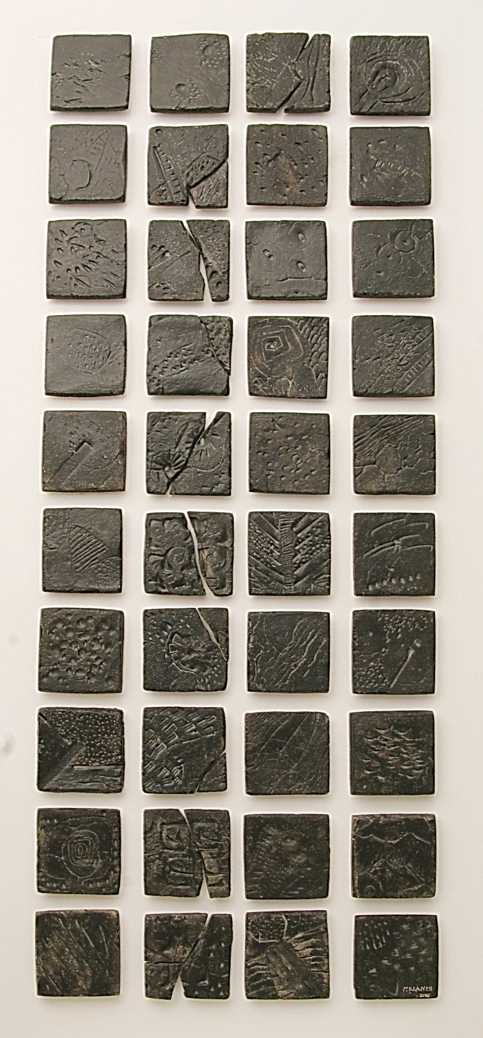 Μεγάλα γλυπτά από πηλό της Μαρίας Βλαντή, σαν παλιά αρχιτεκτονικά μέλη- Στην γκαλερί Μέδουσα [εικόνες] | iefimerida.gr 3