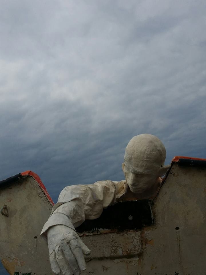 «Μετανάστες», τραγικά έργα τέχνης -Κύπριοι μαθητές τα εκθέτουν στο Λονδίνο [εικόνες] | iefimerida.gr 2