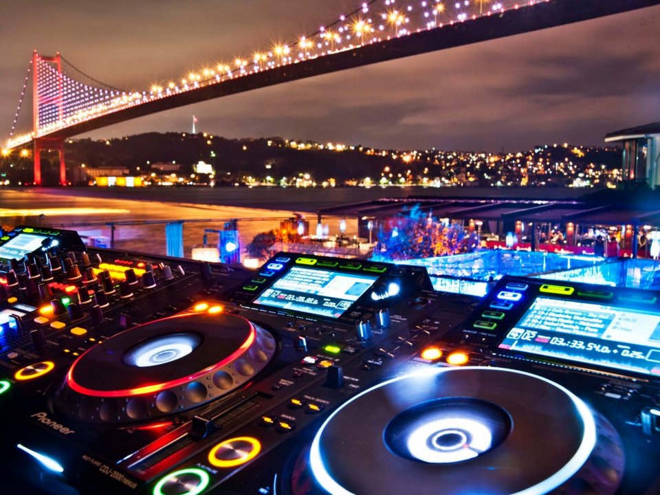 Business Insider: Πριν πεθάνετε, γλεντήστε στη Μύκονο -Ενα από τα καλύτερα μέρη του κόσμου για πάρτι [εικόνες] | iefimerida.gr 8