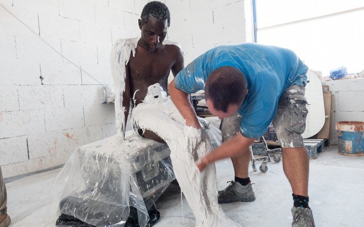 Μια βυθισμένη πολιτεία: Η λέμβος της Λαμπεντούζα με 13 γλυπτά προσφύγων στο βυθό της θάλασσας [εικόνες]  | iefimerida.gr 8