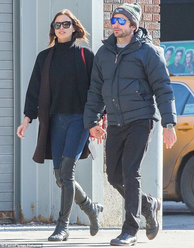 Δεν χωρίζουν ο Κούπερ και η Ιρίνα: Χεράκι-χεράκι στο Σέντραλ Πάρκ [εικόνες]  | iefimerida.gr 4