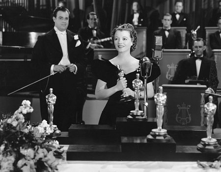 Αυτά είναι τα φορέματα που έγραψαν ιστορία στα Οσκαρ -Ρούχα σέξι, χιλιάδων ευρώ [εικόνες] | iefimerida.gr 4