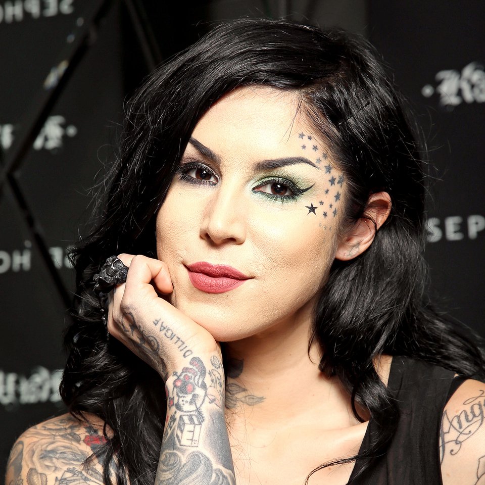 Kat Von D, ποια είναι η τρελή περσόνα που έκλεψε τον άντρα της Σάντρα Μπούλοκ [εικόνες] | iefimerida.gr 17