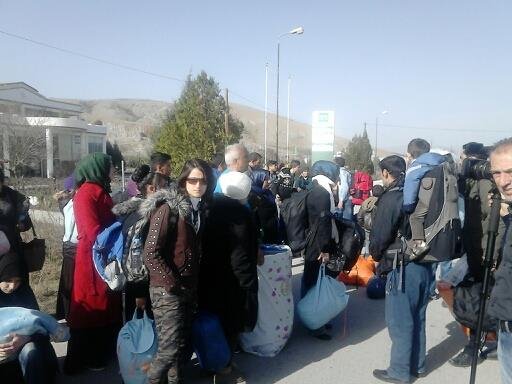 Πανζουρλισμός: Ανέβασαν πρόσφυγες στα λεωφορεία, τους κατέβασαν κι εκείνοι έφυγαν πεζή [εικόνες& βίντεο] | iefimerida.gr 4