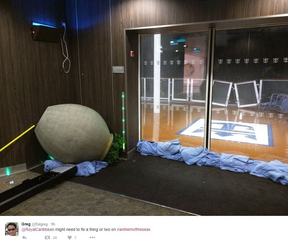 Εφιάλτης: Κύματα 9 μέτρων χτυπούν τεράστιο κρουαζιερόπλοιο -Δεν έμεινε τίποτα όρθιο εσωτερικά [εικόνες & βίντεο] | iefimerida.gr 2