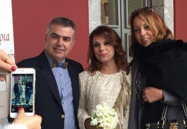 Από τα μπλόκα στο δημαρχείο -Ο γάμος παρουσιάστριας ειδήσεων με αγρότη [εικόνες] | iefimerida.gr 2