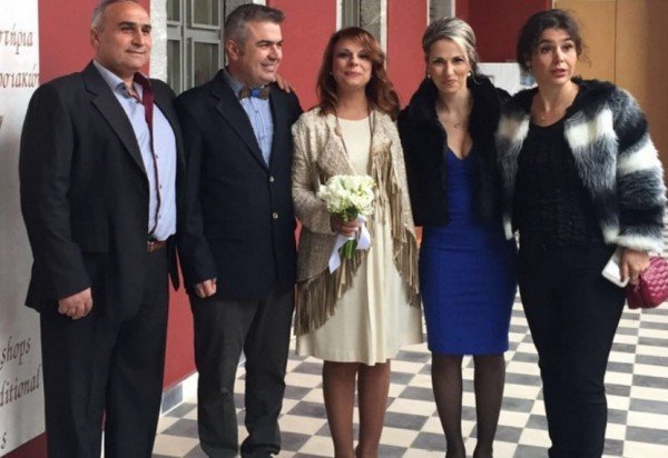 Από τα μπλόκα στο δημαρχείο -Ο γάμος παρουσιάστριας ειδήσεων με αγρότη [εικόνες] | iefimerida.gr 0