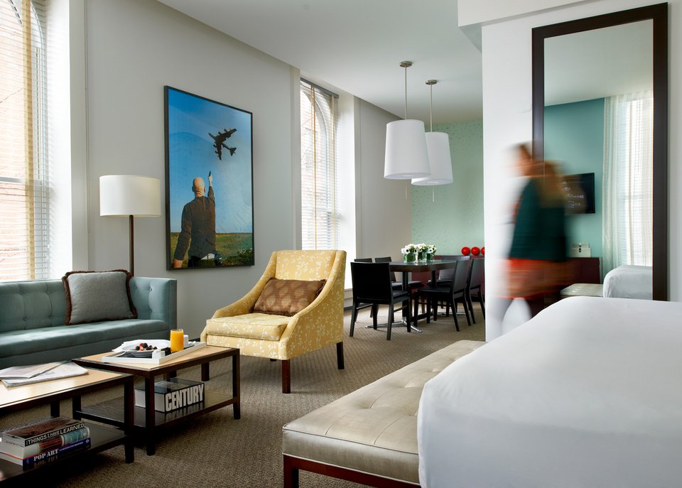 Μια νύχτα στο μουσείο - Νέα ιδέα: 2 συλλέκτες νοικιάζουν δωμάτια στις γκαλερί τους [εικόνες] | iefimerida.gr 7