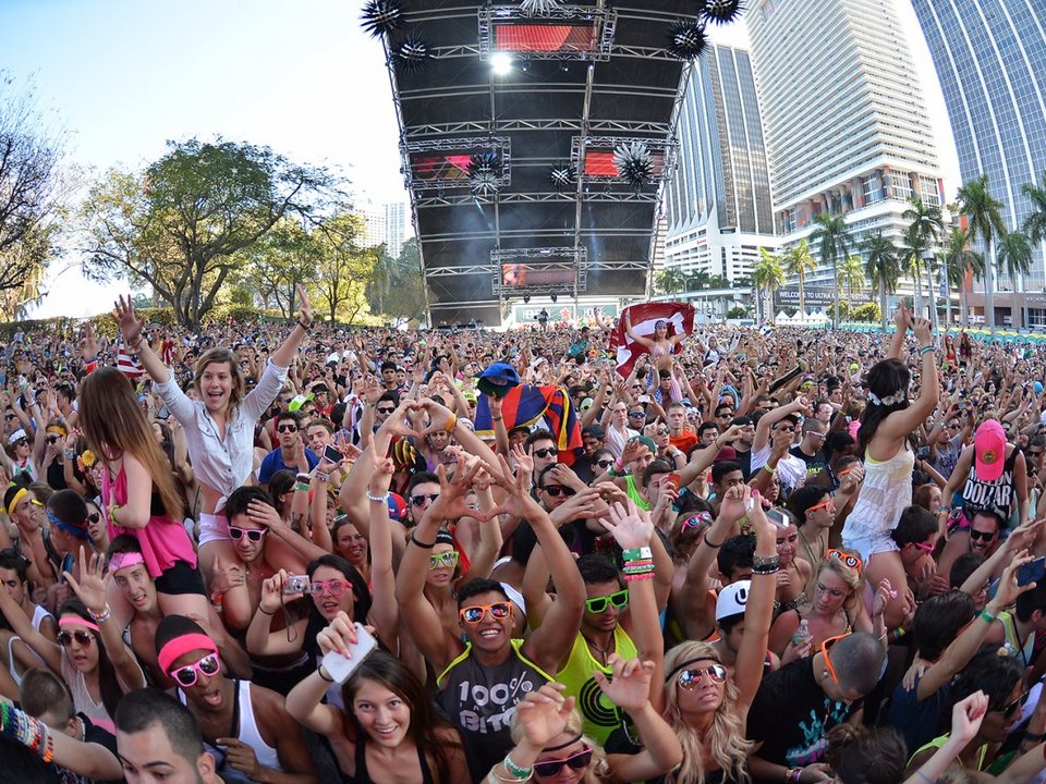 Business Insider: Πριν πεθάνετε, γλεντήστε στη Μύκονο -Ενα από τα καλύτερα μέρη του κόσμου για πάρτι [εικόνες] | iefimerida.gr 22