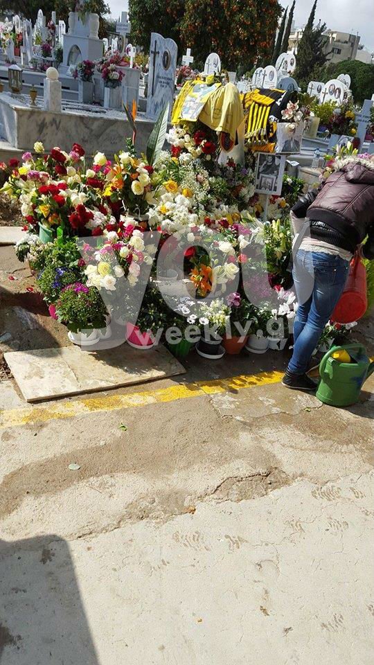 Ο σπαραγμός της μητέρας του Παντελή Παντελίδη στο τρισάγιο [εικόνες] | iefimerida.gr 0