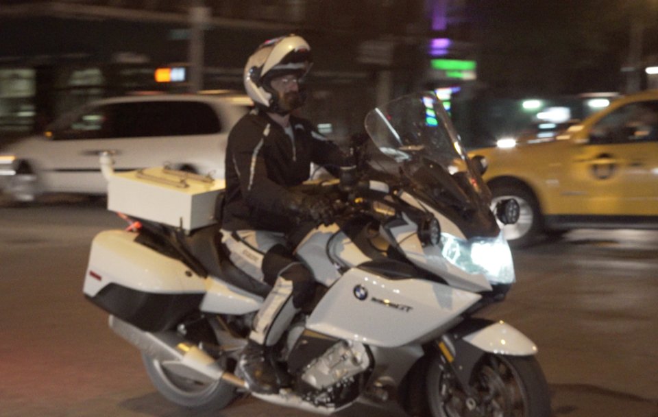 Διέσχισε τις ΗΠΑ σε μόλις 39 ώρες με μια μηχανή BMW -Ενα εκπληκτικό ταξίδι | iefimerida.gr 1