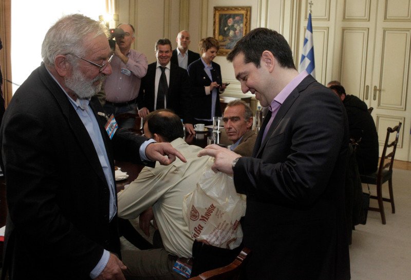 Τσίπρας στον Μπούτα: Τον ήλιο και το τσίπουρο δεν θα μας τα πάρουν! [εικόνες] | iefimerida.gr 3