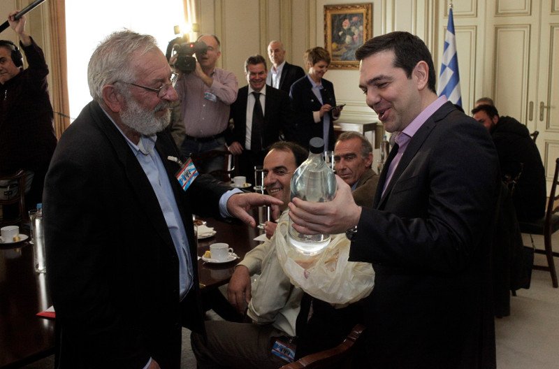 Τσίπρας στον Μπούτα: Τον ήλιο και το τσίπουρο δεν θα μας τα πάρουν! [εικόνες] | iefimerida.gr 6
