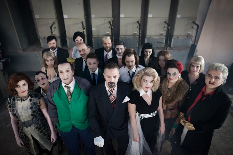 Οπερα της πεντάρας -Ο υπόκοσμος του Μπρεχτ στο θέατρο Παλλάς. Σκηνοθετεί ο Γιάννης Χουβαρδάς [εικόνες, βίντεο] | iefimerida.gr 2