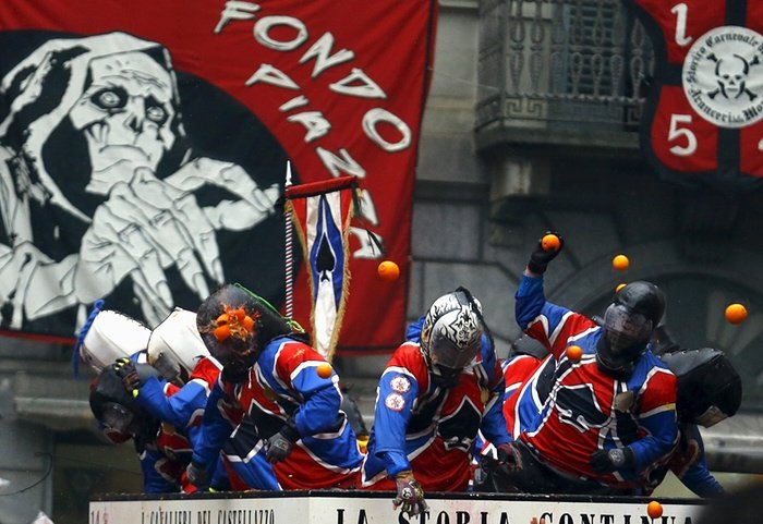 Η «Μάχη των πορτοκαλιών» στην Ιταλία -Εθιμο από τον Μεσαίωνα [εικόνες] | iefimerida.gr 3