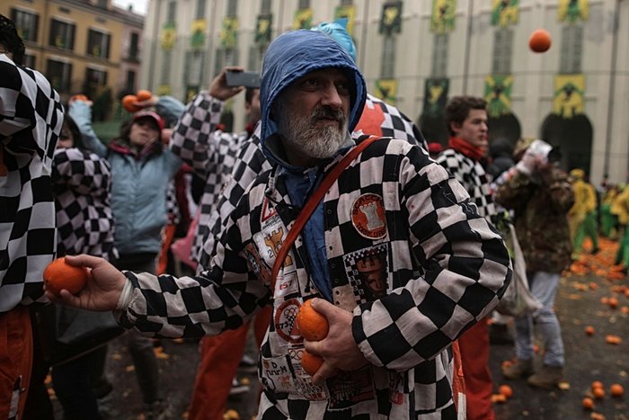 Η «Μάχη των πορτοκαλιών» στην Ιταλία -Εθιμο από τον Μεσαίωνα [εικόνες] | iefimerida.gr 7
