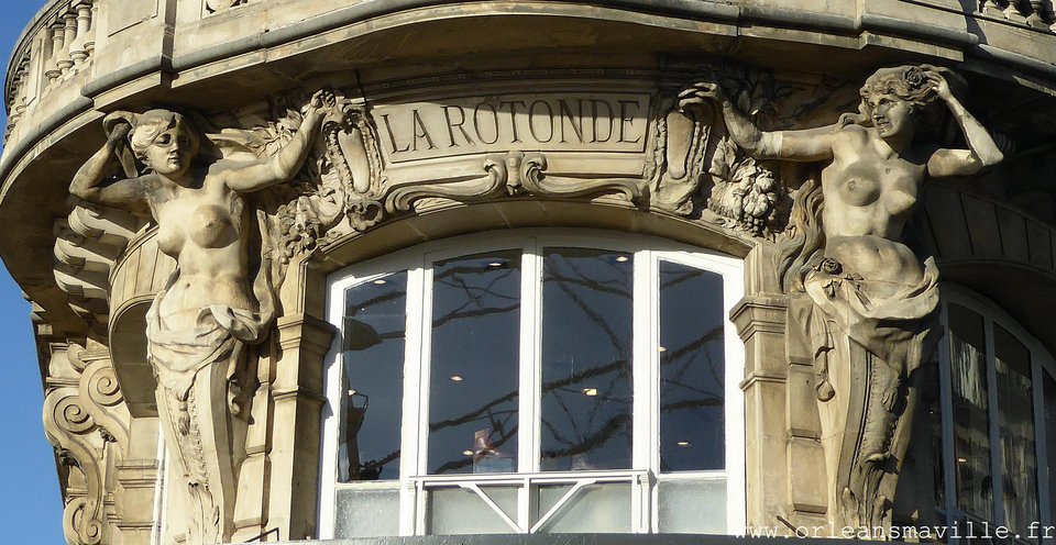 To Facebook λογόκρινε δύο Καρυάτιδες με γυμνά στήθη [εικόνες] | iefimerida.gr 0