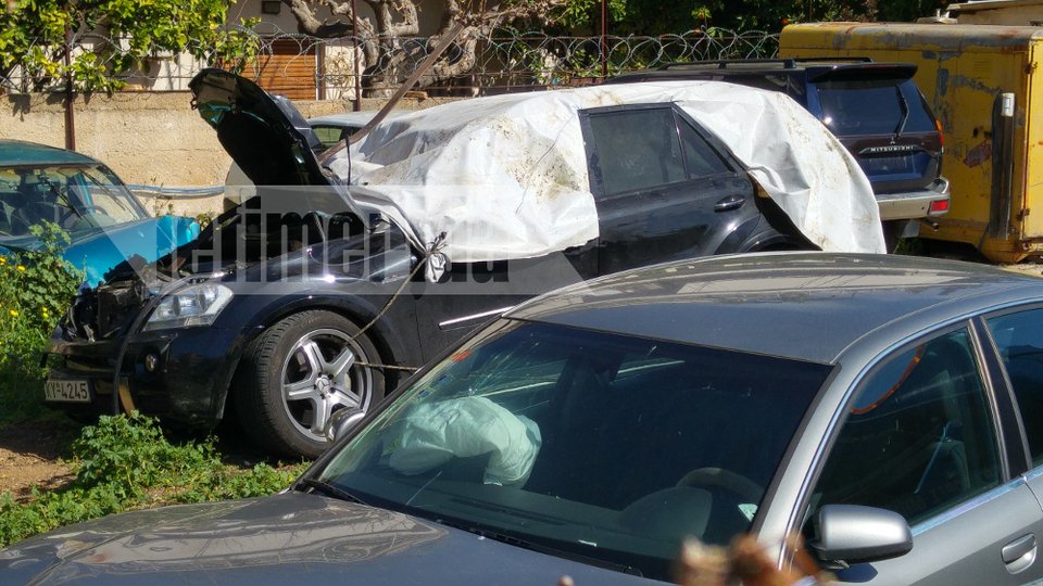 Το σμπαραλιασμένο τζιπ του Παντελίδη -Σίδερο διαπέρασε τη μηχανή και το παρμπρίζ [αποκλειστικές εικόνες] | iefimerida.gr 4