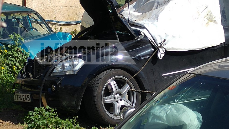 Το σμπαραλιασμένο τζιπ του Παντελίδη -Σίδερο διαπέρασε τη μηχανή και το παρμπρίζ [αποκλειστικές εικόνες] | iefimerida.gr 5