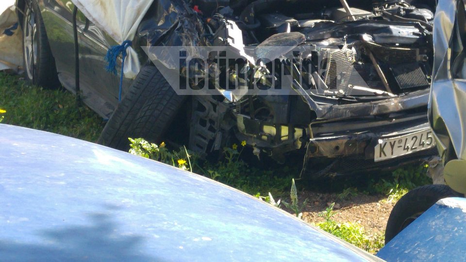 Το σμπαραλιασμένο τζιπ του Παντελίδη -Σίδερο διαπέρασε τη μηχανή και το παρμπρίζ [αποκλειστικές εικόνες] | iefimerida.gr 2