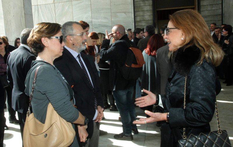 Σε κλίμα βαθιάς συγκίνησης το τελευταίο αντίο στη δημοσιογράφο Μαρία Παπουτσάκη [εικόνες] | iefimerida.gr 0