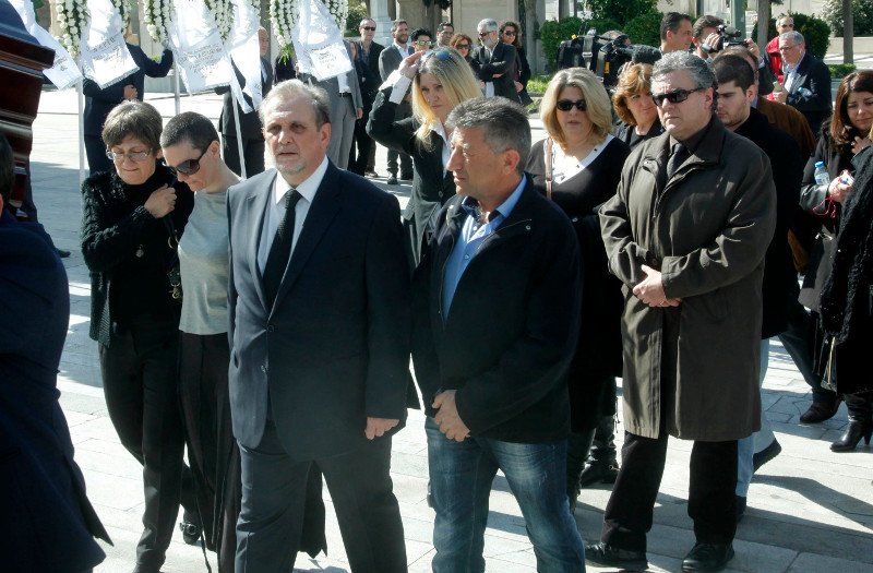 Σε κλίμα βαθιάς συγκίνησης το τελευταίο αντίο στη δημοσιογράφο Μαρία Παπουτσάκη [εικόνες] | iefimerida.gr 3