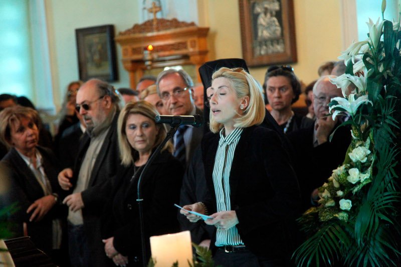 Σε κλίμα βαθιάς συγκίνησης το τελευταίο αντίο στη δημοσιογράφο Μαρία Παπουτσάκη [εικόνες] | iefimerida.gr 7