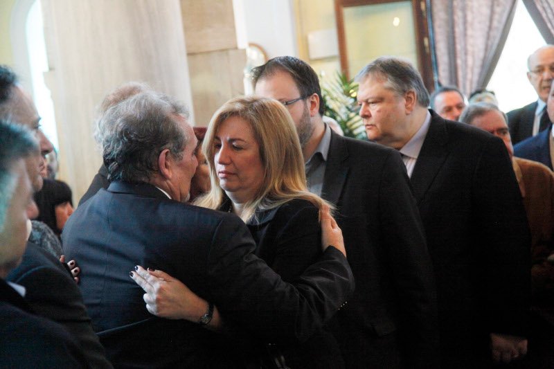 Σε κλίμα βαθιάς συγκίνησης το τελευταίο αντίο στη δημοσιογράφο Μαρία Παπουτσάκη [εικόνες] | iefimerida.gr 8