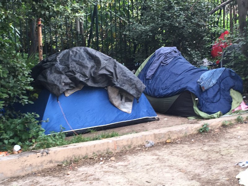 Αυτοσχέδια «hotspots» για πρόσφυγες σε Πεδίον του Αρεως, Ελληνικό και Πειραιά [εικόνες] | iefimerida.gr 0