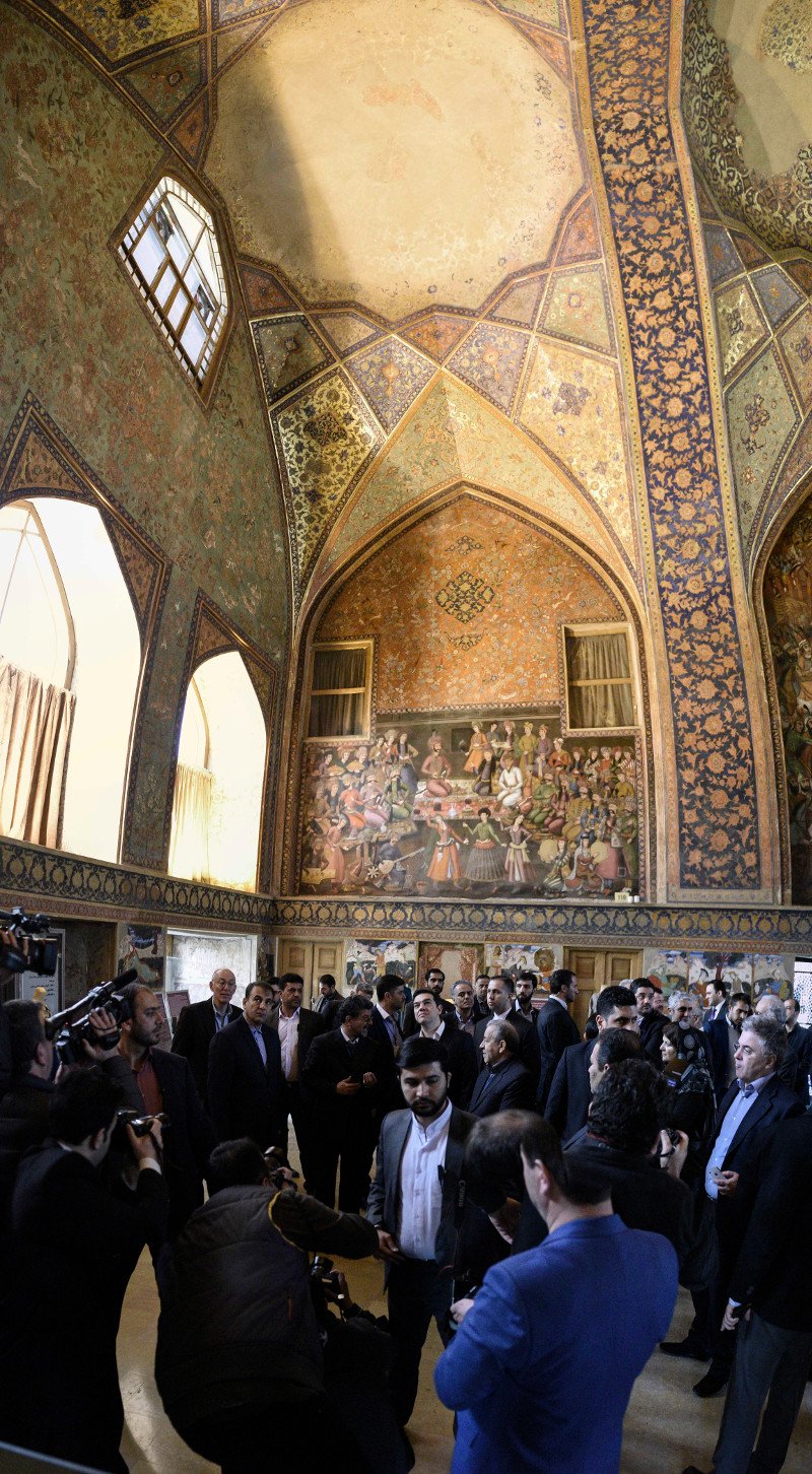 Η Περιστέρα Μπαζιάνα με λιλά μαντίλα στο Ιράν με τον πρωθυπουργό [εικόνες] | iefimerida.gr 5