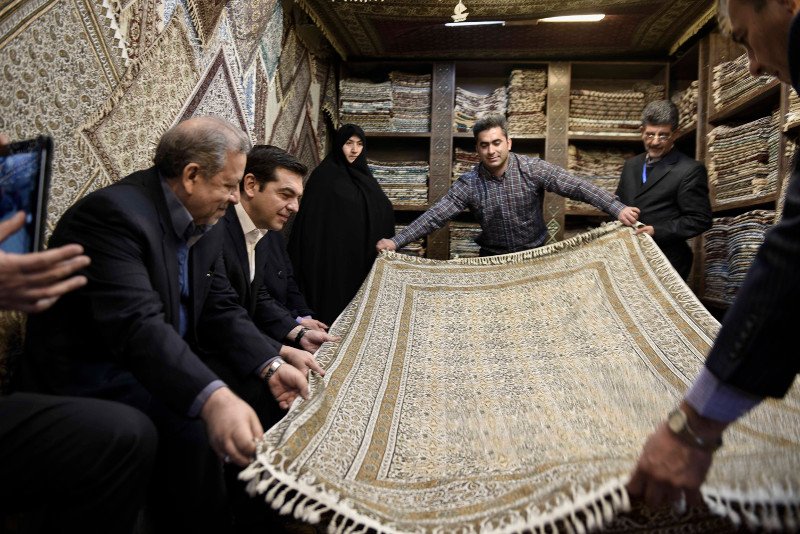 Η Περιστέρα Μπαζιάνα με λιλά μαντίλα στο Ιράν με τον πρωθυπουργό [εικόνες] | iefimerida.gr 4