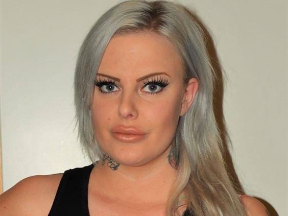 Οι Σουηδέζες περιπολούν στις πισίνες και καταγγέλλουν σεξουαλικές επιθέσεις προσφύγων [εικόνες]  | iefimerida.gr 2