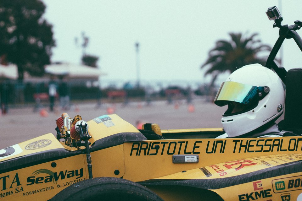 Φοιτητές του ΑΠΘ παρουσιάζουν σε Formula Show το μονοθέσιο αγωνιστικό που έφτιαξαν [εικόνες] | iefimerida.gr 1