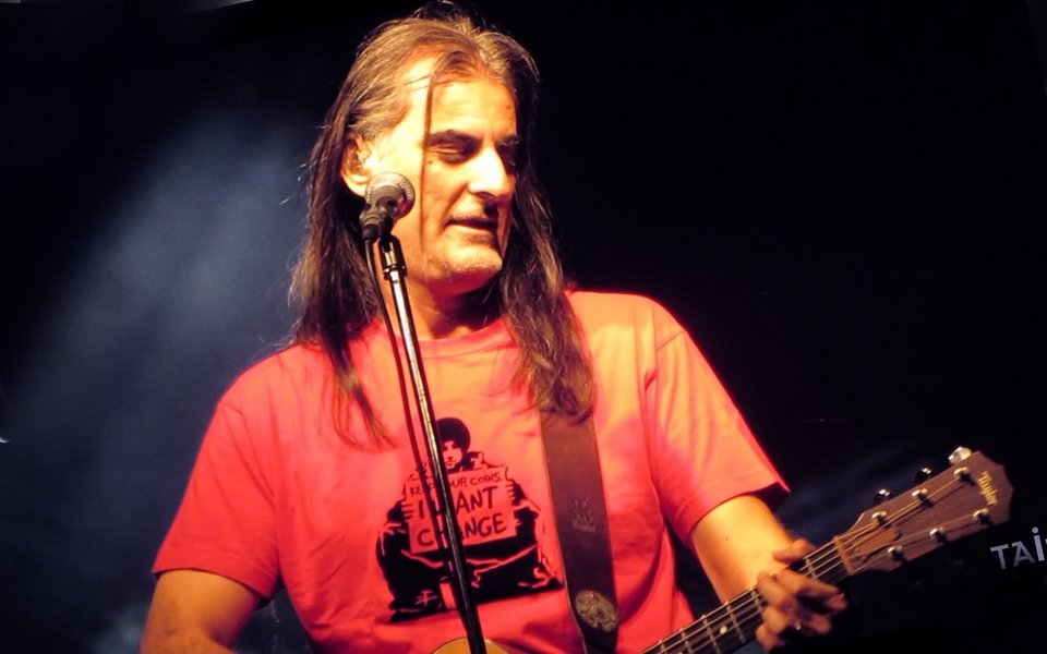 Φίλιππος Πλιάτσικας- «Οι ακραίες συνθήκες που ζούμε έχουν δημιουργήσει μια μορφή ουρλιαχτού» [εικόνες] | iefimerida.gr 1