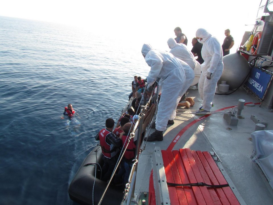 Το Πολεμικό Ναυτικό στις επιχειρήσεις διάσωσης των προσφύγων -Εντεκα πλοία οργώνουν τη θάλασσα [εικόνες] | iefimerida.gr 1