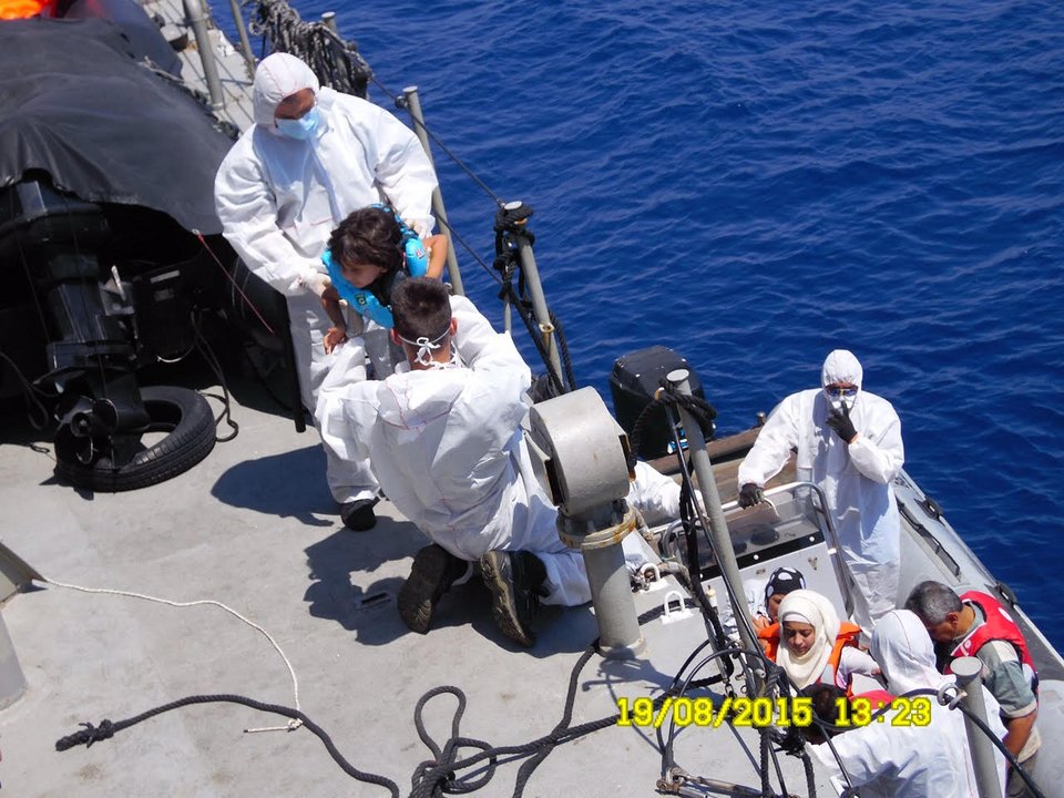 Το Πολεμικό Ναυτικό στις επιχειρήσεις διάσωσης των προσφύγων -Εντεκα πλοία οργώνουν τη θάλασσα [εικόνες] | iefimerida.gr 4