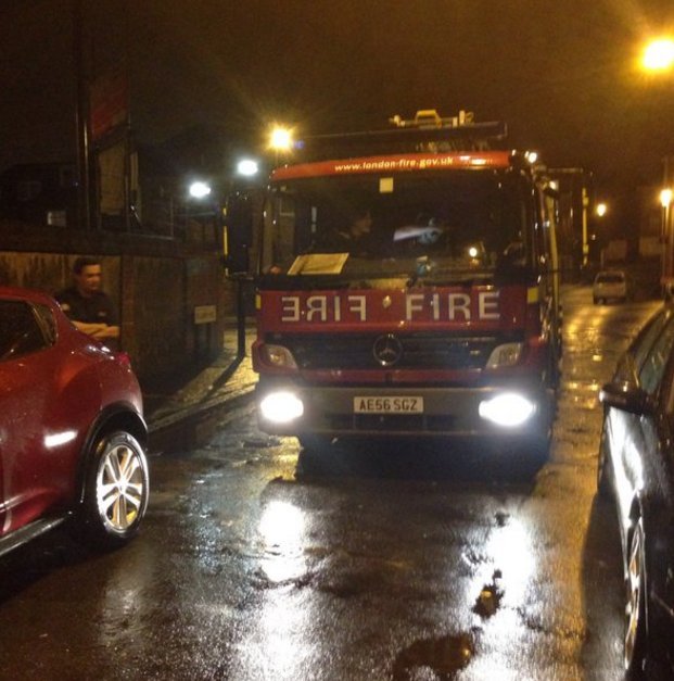 Πανικός στο Λονδίνο: Ανατίναξαν λεωφορείο σε γέφυρα στον Τάμεση-Γύριζαν ταινία [εικόνες&βίντεο] | iefimerida.gr 0