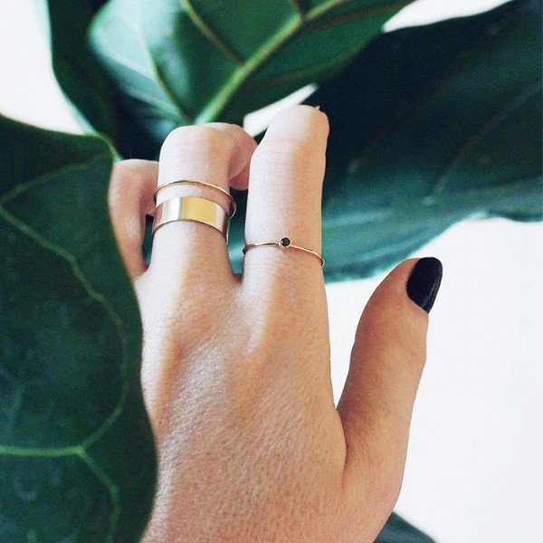 Το μονό δαχτυλίδι είναι πασέ -Οι fashion bloggers φορούν πολλά μαζί, σε όλα τα δάχτυλα [εικόνες] | iefimerida.gr 9