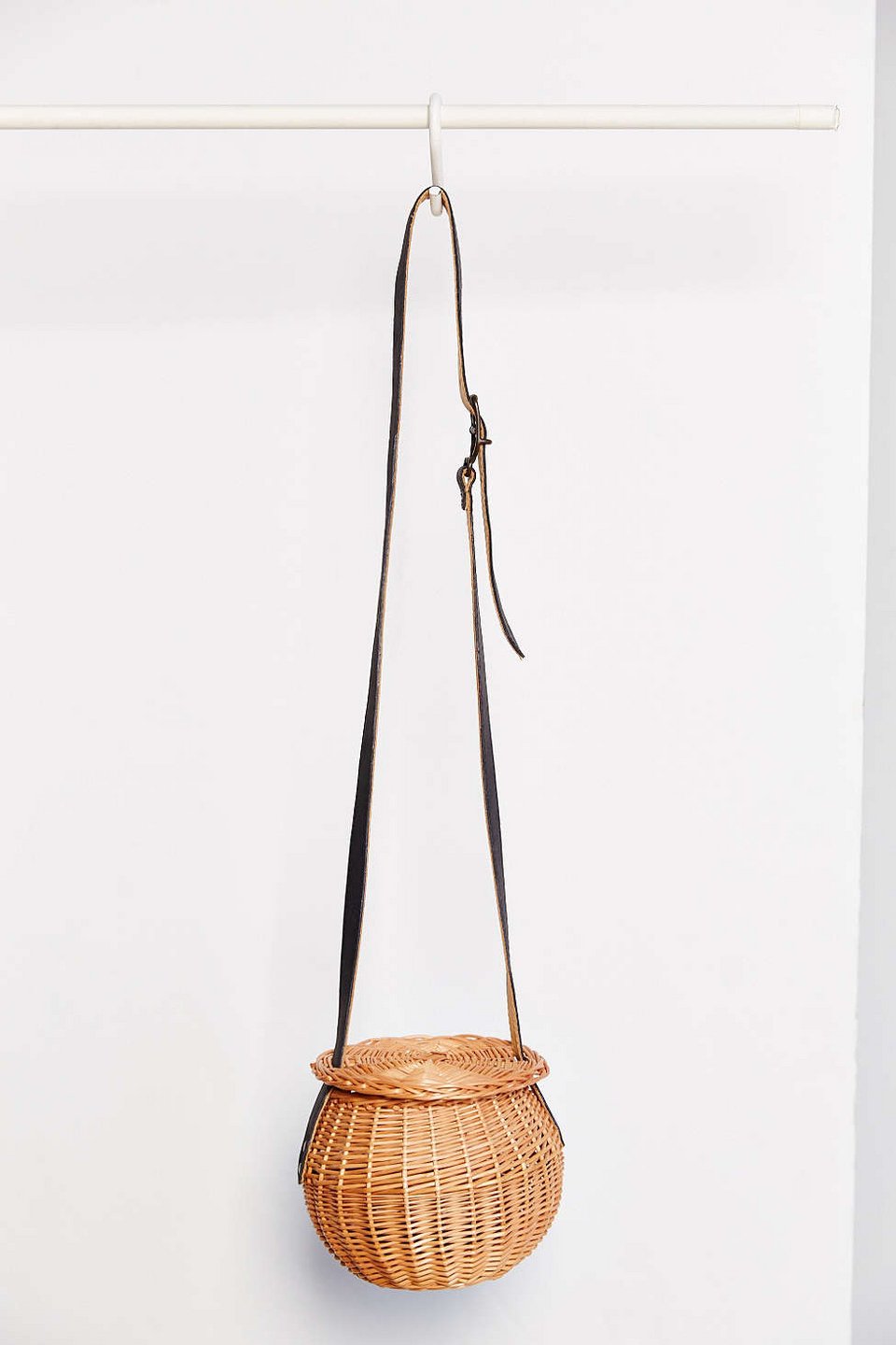 Ξαφνιάζει η μόδα για τις τσάντες του φετινού καλοκαιριού [εικόνες] | iefimerida.gr 10