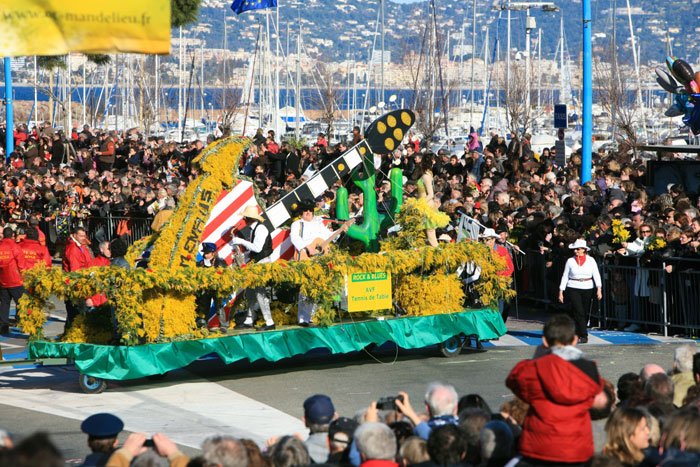 Εξυπνος τουρισμός: Οι Γάλλοι εφηύραν τον δρόμο της μιμόζας, στην Κυανή Ακτή [εικόνες] | iefimerida.gr 13