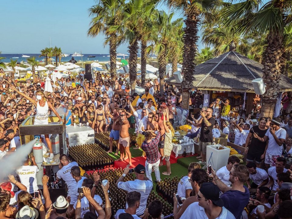 Business Insider: Πριν πεθάνετε, γλεντήστε στη Μύκονο -Ενα από τα καλύτερα μέρη του κόσμου για πάρτι [εικόνες] | iefimerida.gr 18