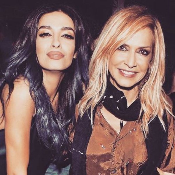 Η Aννα Βίσση άφησε το μικρόφωνο και έπιασε τη... σφουγγαρίστρα [εικόνες] | iefimerida.gr 4