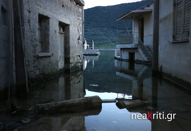 Κρήτη: «Αναδύθηκε» εκκλησία που είχε βυθιστεί στα νερά φράγματος -Αδειασε από νερά, λειτούργησε ξανά [εικόνες & βίντεο] | iefimerida.gr 5