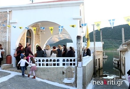 Κρήτη: «Αναδύθηκε» εκκλησία που είχε βυθιστεί στα νερά φράγματος -Αδειασε από νερά, λειτούργησε ξανά [εικόνες & βίντεο] | iefimerida.gr 4