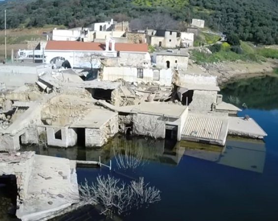 Κρήτη: «Αναδύθηκε» εκκλησία που είχε βυθιστεί στα νερά φράγματος -Αδειασε από νερά, λειτούργησε ξανά [εικόνες & βίντεο] | iefimerida.gr 11