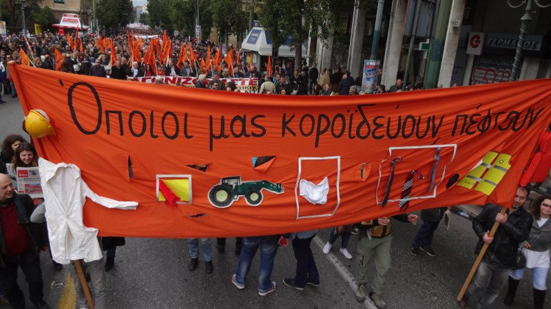 Τα πιο έξυπνα συνθήματα της πορείας -Τι έγραψαν σε πανό, πλακάτ, μπαλόνια οι διαδηλωτές [εικόνες] | iefimerida.gr 0